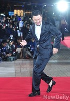 [대종상영화제] 양동근 '문워크로 레드카펫 입장'