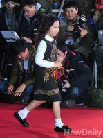 [대종상영화제] 레드카펫 밟는 갈소원