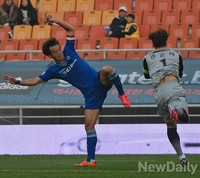 [K리그] 염기훈-권순태, 내가 더 빨랐어