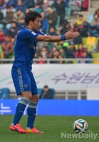 [K리그] 프리킥 준비하는 수원삼성 염기훈