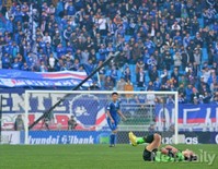 [포토] 수원vs전북, 그라운드에 쓰러진 김남일