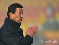 [K리그] 박수치는 최강희 감독