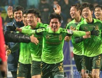 [K리그] 정혁 역전골에 환호하는 전북현대 선수들