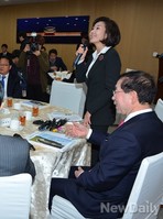 [포토] 인사말하는 나경원 의원