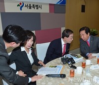[포토] 서울시청에서 만난 새누리당서울시당-서울시