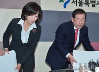 [포토] 서울시청에서 만난 박원순-나경원