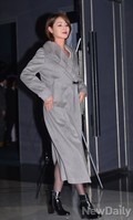 [포토] 캐시미어 코트로 시크하게 등장한 김성령