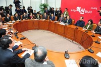 [포토] 교총 관계자들과 간담회 가지는 새누리당