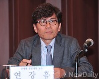 [포토] '무상급식, 출구전략' 토론자로 나선 연강흠 교수