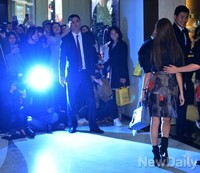 [포토] 언론의 관심을 받으며 입장하는 제시카