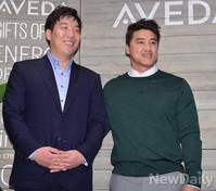 [포토] 화장품 행사에 참석한 야구선수 홍성흔-김현수