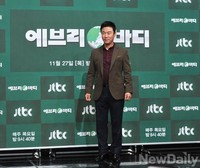 [포토] 에브리바디, 이영돈 PD '장수원과 비교 로봇MC라 불러'