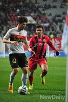 [포토] 전력질주 하는 FC서울 에벨톤