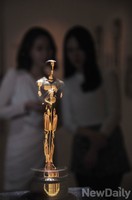 [포토] 오드리 헵번이 '로마의 휴일'로 수상한 오스카 트로피