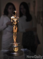 [포토] 오드리 헵번이 수상한 오스카 트로피