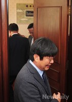 [포토] 내실로 들어가는 정의화 의장과 여야 예결위 간사