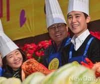 [포토] 김장 나누기 행사에 참석한 배우 정태우