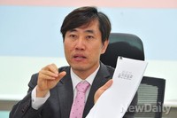 [포토] 통합진보당 비밀 교재 공개하는 하태경 의원