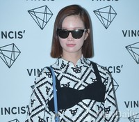 [포토] 파격패션 송경아, 옷 잘못 입은거 아니지?