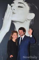 [포토] 어머니 전시 찾은 오드리 헵번 아들 루카 도티