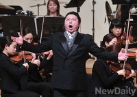 [포토] 황금빛 칼라프,  테너 이동명 '네순 도르마' 위용