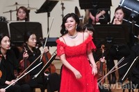 [포토] 박수갈채 받는 소프라노 김지현