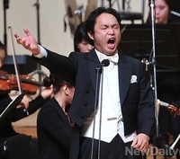 [포토] 열창하는 테너 김기선