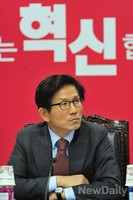 [포토] 새누리당 보수혁신위 참석한 김문수 위원장