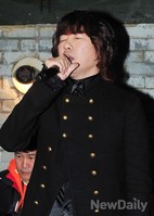 [포토] 김장훈 '살고 싶다' 쇼케이스 열어