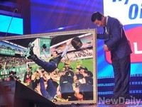 [K리그] 최강희 감독 '베스트 포토상 수상'