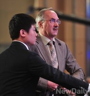 [K리그] 슈틸리케 감독 'K리그 대상 시상식 참석'