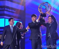 [K리그] 챔피언 전북 'K리그 우승트로피' 들어올려