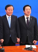 [포토] 손 꼭 잡고 주례회동 참석한 김재원-이장우