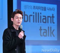 [포토] 브릴리언트 토크 콘서트 사회맡은 허지웅