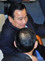 [포토] 대화 나누는 '이완구-주호영' 의원