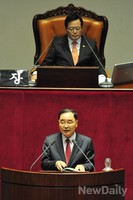 [포토] 정부측 인사말 하는 정홍원 국무총리