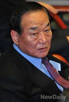 [포토] 불만 표하는 새누리당 김성태, 호통치는 서청원