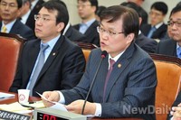 [포토] 미창위 전체회의 참석한 최양희 장관