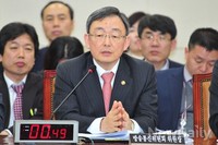 [포토] 질문에 답하는 최성준 방송통신위원장