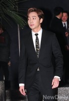 [포토] 로이킴 '깔끔한 슈트입고 등장'