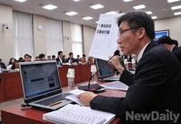 [포토] 인사청문회, 질의하는 이상규 의원