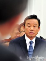 [포토] 의원들의 질문에 답하는 박인용 안전처 장관 후보자