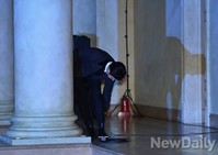 [포토] 힐러, 옷 매무새 만지는 지창욱