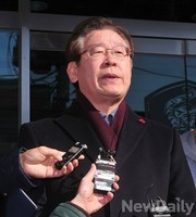 [포토] 이재명 성남시장 '프로축구연맹 상벌위원회 출석'