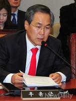 [포토] 의사진행 발언하는 우윤근 의원