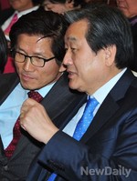 [포토] 대화 나누는 김문수 혁신위원장과 김무성 대표