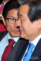 [포토] 대화 나누는 김무성 대표와 김문수 혁신위원장