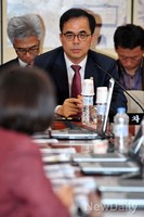 [포토] 질의에 답하는 김종 문화체육관광부 2차관