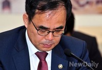 [포토] 고개 떨군 김종 문체부 2차관