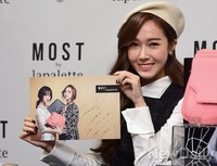 [포토] 제시카의 밝은 미소, 첫 단독 팬사인회 개최